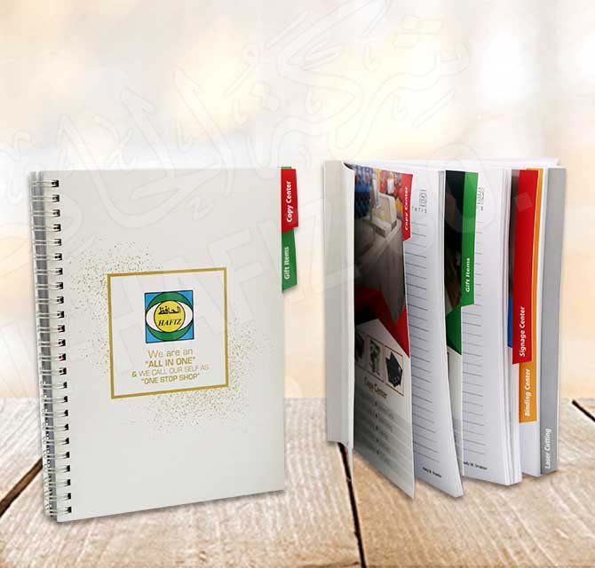 دفتر مطبوع رقمي باللون الذهبي والفضي والحبر

